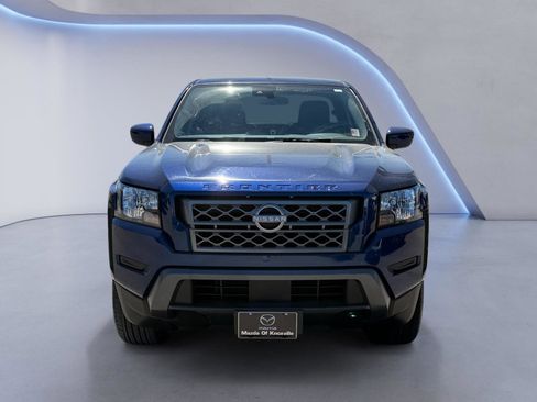 Used 2023 Nissan Frontier SV image 2