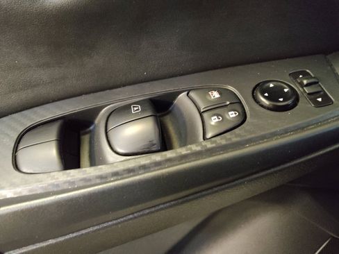Used 2025 Nissan Sentra SV FWD image 27