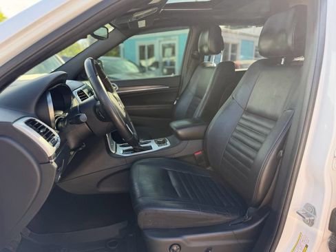 Used 2018 Jeep Grand Cherokee Limited AWD/4WD image 9
