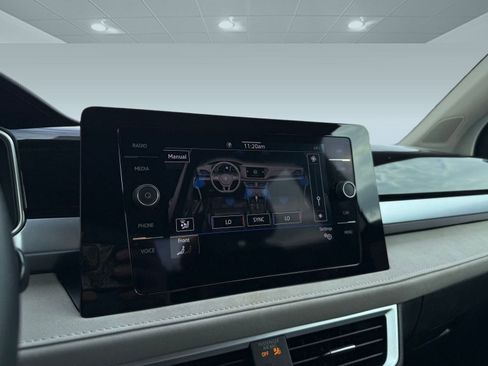 Used 2025 Volkswagen Taos SE image 26