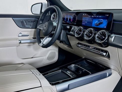 Certified 2025 Mercedes-Benz GLB 250 image 16