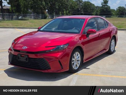 Used 2025 Toyota Camry LE w/ Convenience Package FWD image 1