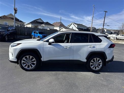 Used 2024 Toyota RAV4 XLE Premium image 8