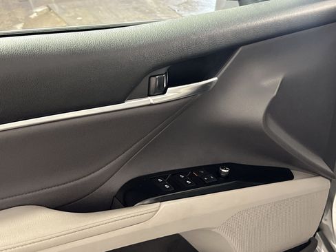 Used 2018 Toyota Camry XLE w/ Audio Package FWD image 16