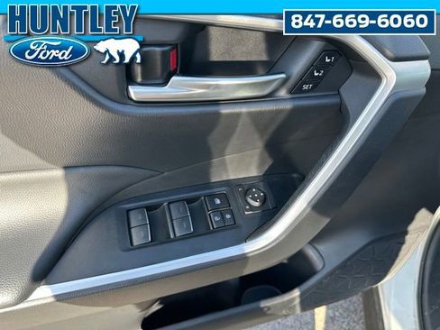 Used 2023 Toyota RAV4 XLE Premium image 17