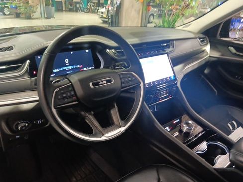 Used 2022 Jeep Grand Cherokee L Limited AWD/4WD image 5