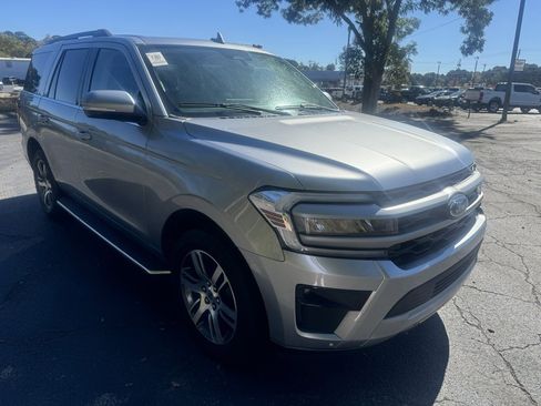 Used 2023 Ford Expedition XLT image 7