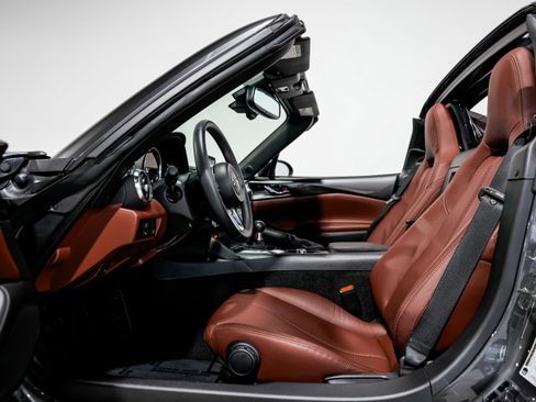 Used 2018 MAZDA MX-5 Miata RF Grand Touring image 19