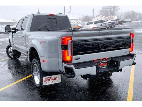 Used 2025 Ford F450 Platinum w/ FX4 Off-Road Package image 13