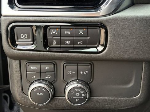Certified 2025 GMC Yukon XL Denali AWD/4WD image 5