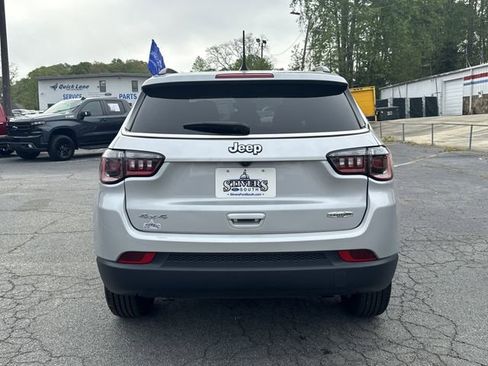 Used 2024 Jeep Compass Latitude AWD/4WD image 7