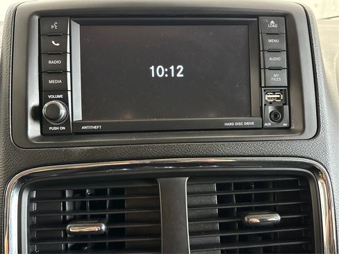 Used 2019 Dodge Grand Caravan SE FWD image 19