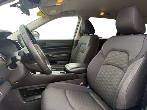 Certified 2025 Nissan Pathfinder SV image 9