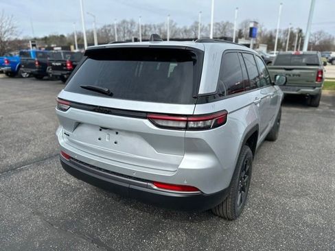 New 2026 Jeep Grand Cherokee Altitude AWD/4WD image 8