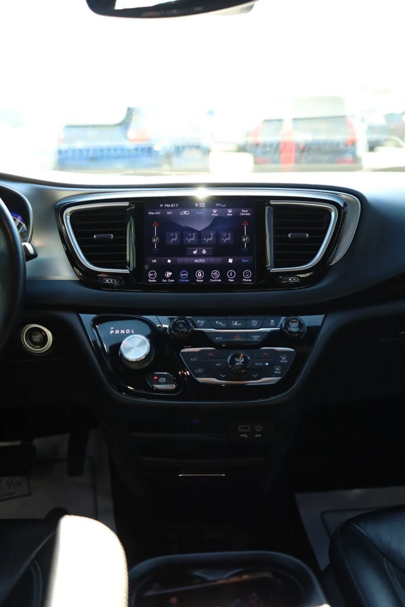 Used 2019 Chrysler Pacifica Touring-L w/ Advanced Safetytec Group FWD image 32