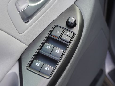 Used 2018 Toyota Sienna LE image 17