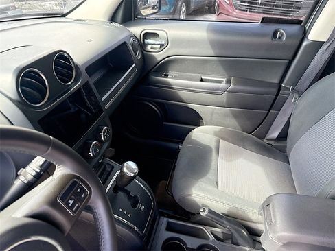 Used 2017 Jeep Patriot Latitude image 25