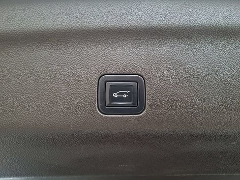 Used 2022 Chevrolet Tahoe LT AWD/4WD image 32
