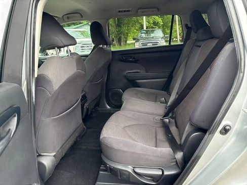 Used 2021 Toyota Highlander L AWD/4WD image 22