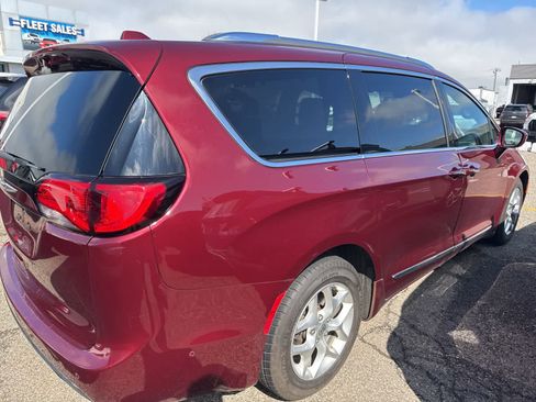 Used 2020 Chrysler Pacifica Touring-L image 9