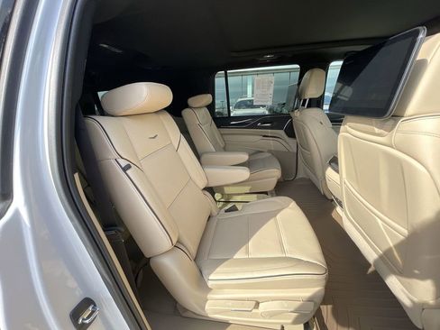 Used 2024 Cadillac Escalade ESV Premium Luxury AWD/4WD image 27