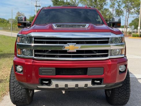 Used 2018 Chevrolet Silverado 2500 High Country w/ Duramax Plus Package image 8