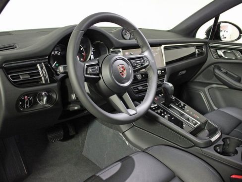 Certified 2026 Porsche Macan image 4