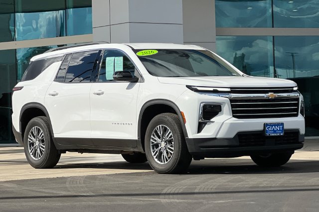 Used 2026 Chevrolet Traverse LT AWD/4WD image 2
