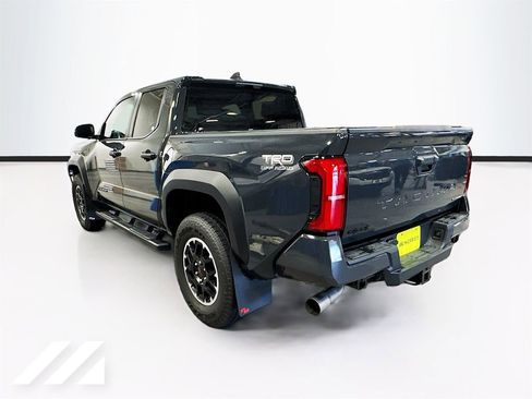 Used 2025 Toyota Tacoma TRD Off-Road AWD/4WD image 7