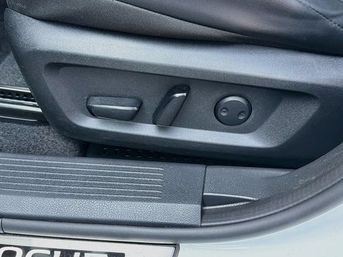 Used 2024 Nissan Rogue SV w/ SV Premium Package FWD image 17