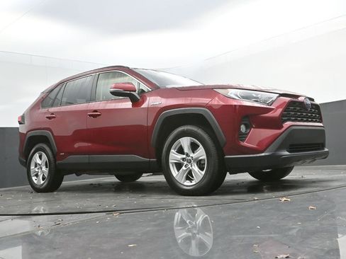 Used 2020 Toyota RAV4 XLE image 25