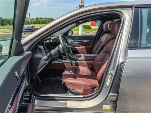 Used 2025 BMW 760i xDrive w/ Executive Package AWD/4WD image 17