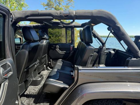 Used 2017 Jeep Wrangler Unlimited Sport AWD/4WD image 11