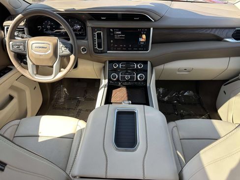 Used 2023 GMC Yukon Denali AWD/4WD image 9