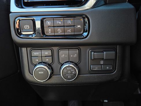 New 2026 GMC Yukon Elevation w/ Elevation Premium Package AWD/4WD image 13