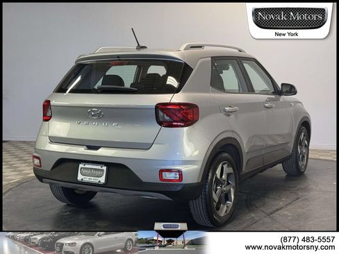 Used 2025 Hyundai Venue SEL FWD image 11
