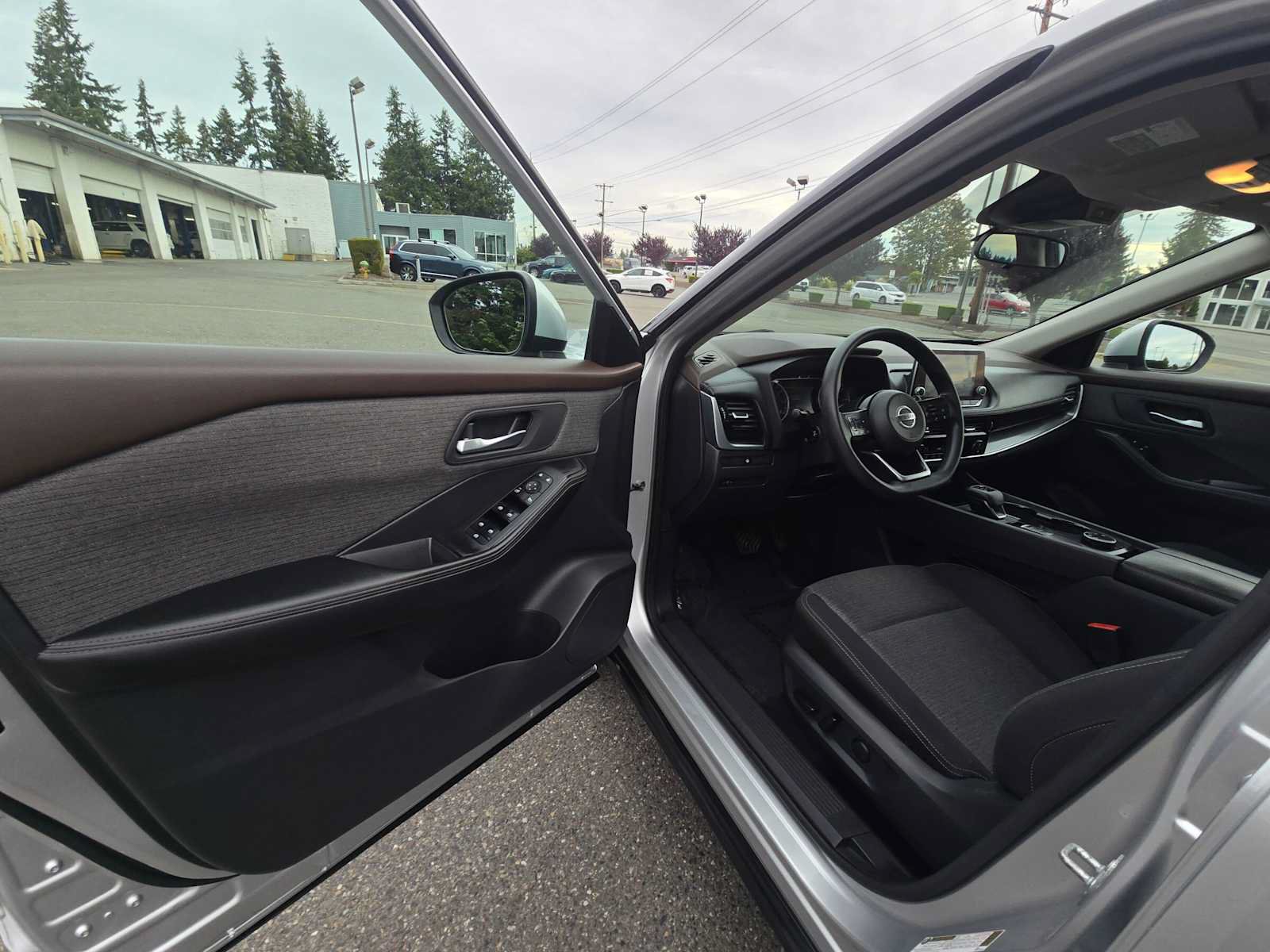 Used 2021 Nissan Rogue SV AWD/4WD image 20