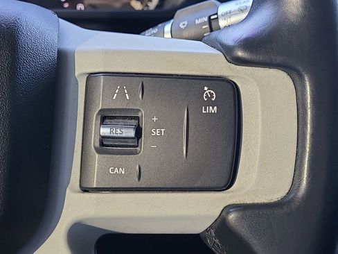 Used 2022 Land Rover Defender 110 image 31