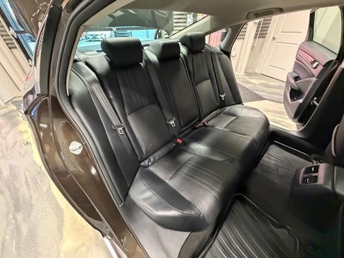 Used 2018 Honda Accord Touring image 5