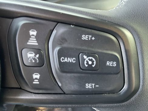 Used 2025 Jeep Wrangler Unlimited Rubicon image 15