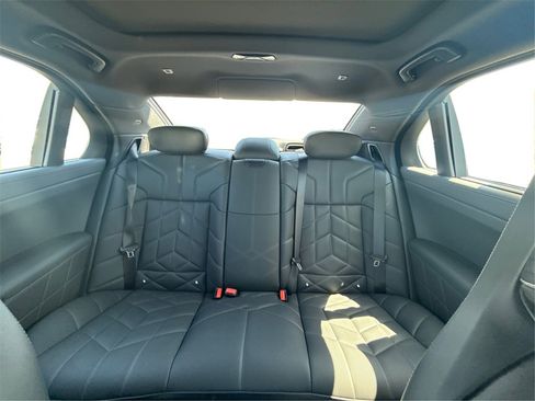 New 2026 BMW 750e xDrive image 20