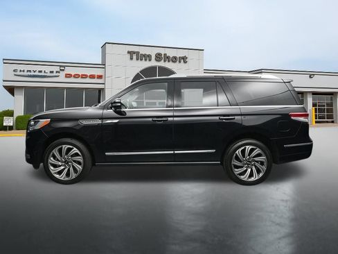 Used 2023 Lincoln Navigator Reserve AWD/4WD image 2