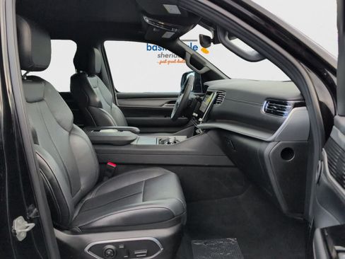 Used 2025 Jeep Wagoneer Series III w/ Premium Group I image 19