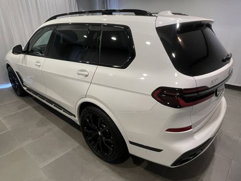 Used 2025 BMW X7 xDrive40i w/ M Sport Package AWD/4WD image 4