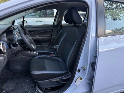 Used 2025 Nissan Versa SV FWD image 33
