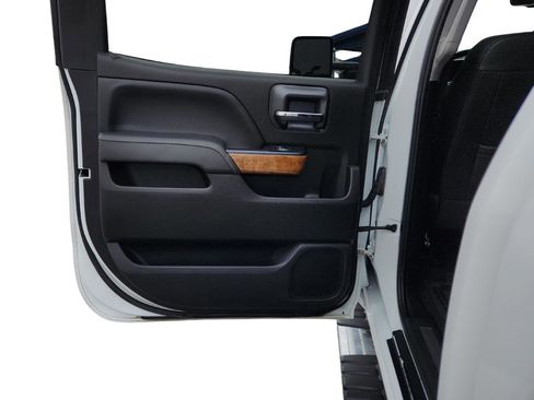 Used 2019 Chevrolet Silverado 2500 High Country image 30