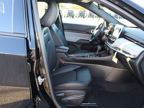 New 2026 Jeep Compass Latitude image 22