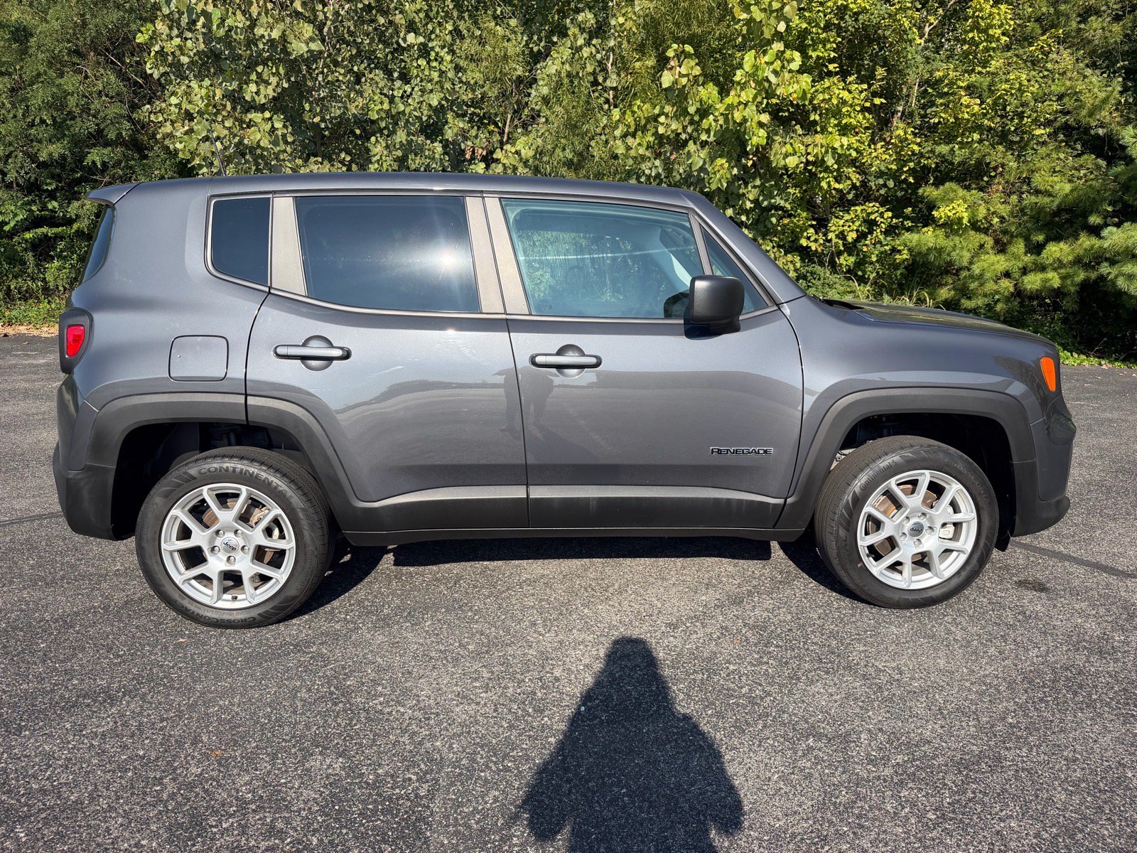 Used 2023 Jeep Renegade Latitude AWD/4WD image 16