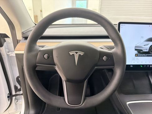 Used 2024 Tesla Model Y 2WD image 17