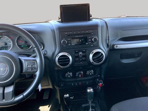 Used 2017 Jeep Wrangler Unlimited Rubicon AWD/4WD image 6